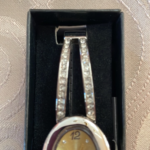 🆕 Vintage Avon Oval Two Tone Embellished Watch (will need a new battery) - Picture 2 of 5